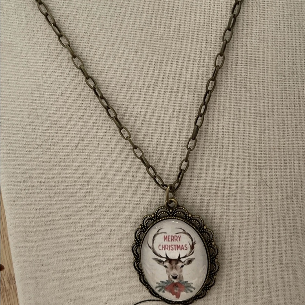 Plunder Merry Christmas Atlas Reindeer Pendant Necklace Vintage necklace
